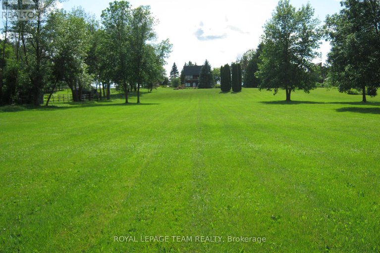 29422751/5965-rideau-valley-drive-n/manotick-south-to-roger-stevens/ottawa/ontario/K4M1B3_32