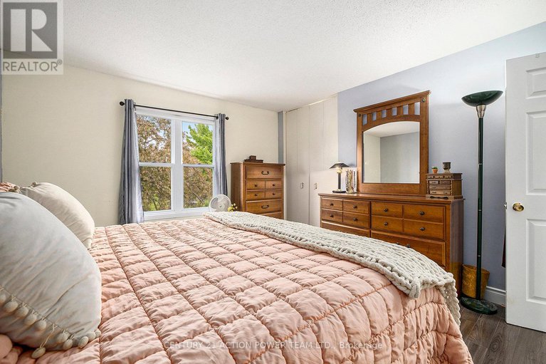 28389269/1829-cloverlawn-crescent/beacon-hill-south/ottawa/ontario/K1J6V6_20