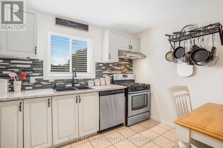 28587958/17-casselman-street/finch/north-stormont/ontario/K0C1K0_11