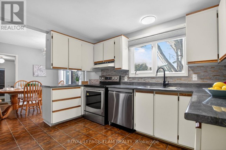 29372454/18-pentland-crescent/beaverbrook/ottawa/ontario/K2K1V5_16