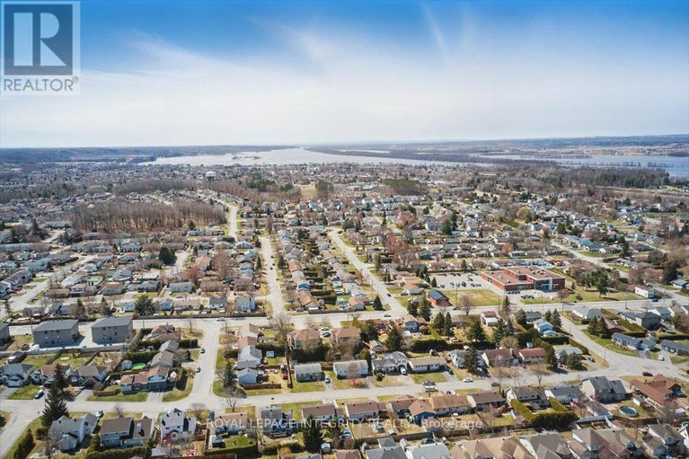 28570017/137-beaumont-avenue/town-of-rockland/clarence-rockland/ontario/K4K1R7_50