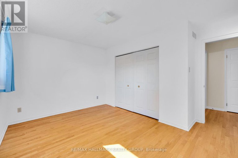 28995965/1396-larose-avenue/carlington/ottawa/ontario/K1Z7X7_28