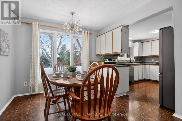 29372454/18-pentland-crescent/beaverbrook/ottawa/ontario/K2K1V5_17