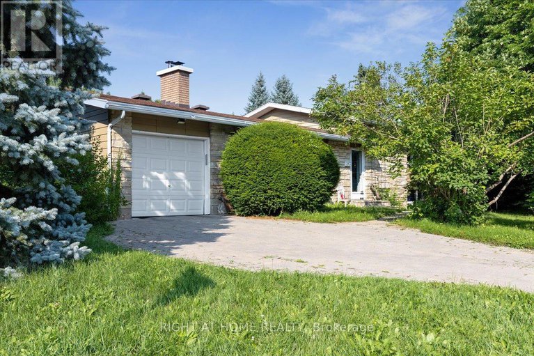 29161364/1-harrogate-place/crystal-beach/ottawa/ontario/K2H5L6_1