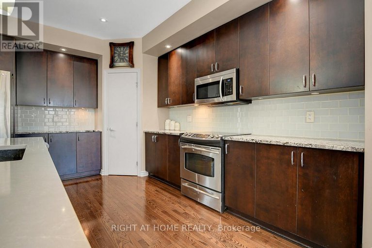 28116304/554-barrick-hill-road/emerald-meadowstrailwest/ottawa/ontario/K2M0B4_12