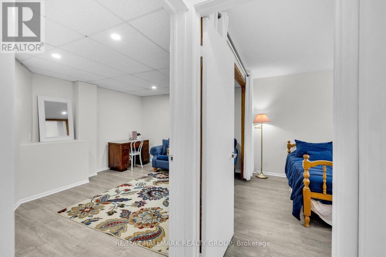 28720847/c-19-banner-road/sheahan-estatestrend-village/ottawa/ontario/K2H8T3_34