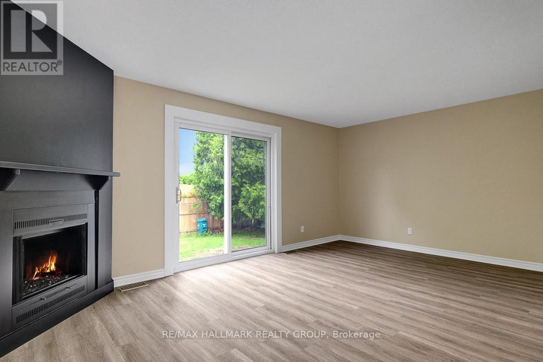 28349257/1701-lafrance-drive/queenswood-heights-south/ottawa/ontario/K1E2L7_9