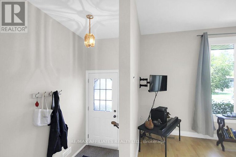 28858378/52-laurie-court/glencairnhazeldean/ottawa/ontario/K2L1S4_3