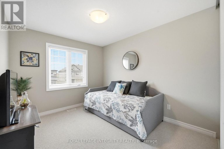 29671638/208-mountain-sorrel-way/avalon-west/ottawa/ontario/K4A1H2_24