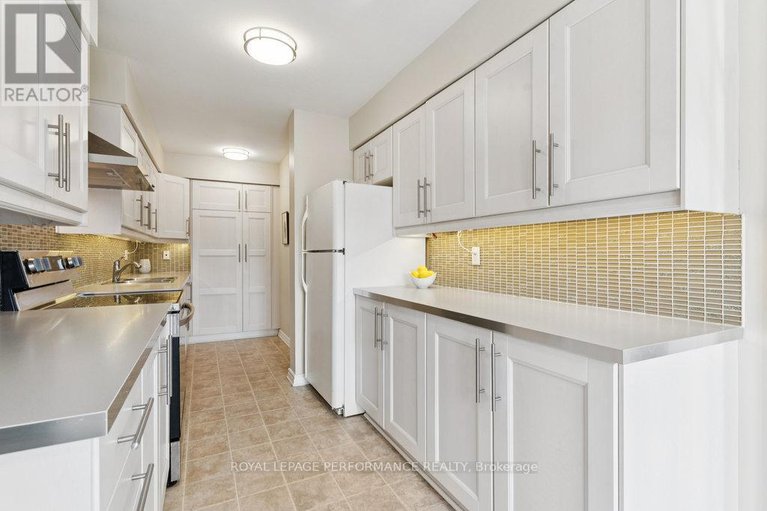 28847039/5-forsyth-lane/crystal-beach/ottawa/ontario/K2H9H1_22