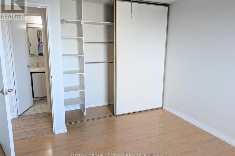 28798159/2512-1081-ambleside-drive/woodroffe/ottawa/ontario/K2B8C8_9