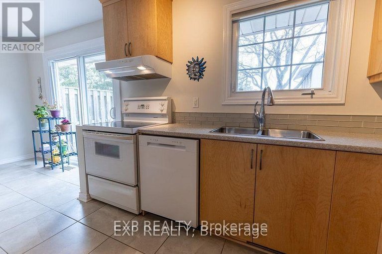 29464156/422-kintyre-private/carleton-square/ottawa/ontario/K2C3M7_12