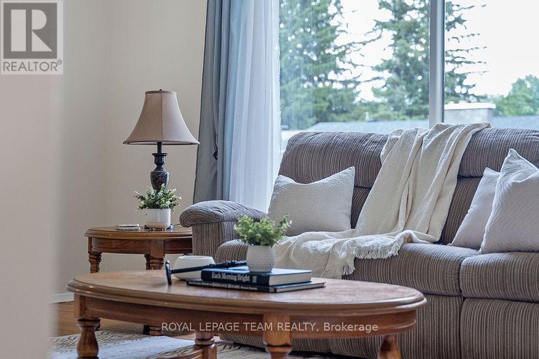 29371240/123-abbeyhill-drive/glencairnhazeldean/ottawa/ontario/K2L1H4_7