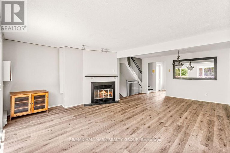 28556147/4-1-timberview-way/westcliffe-estates/ottawa/ontario/K2H9M7_10
