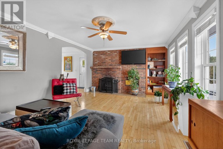 29437879/955-lacroix-road/clarencerockland-twp/clarence-rockland/ontario/K0A2A0_7