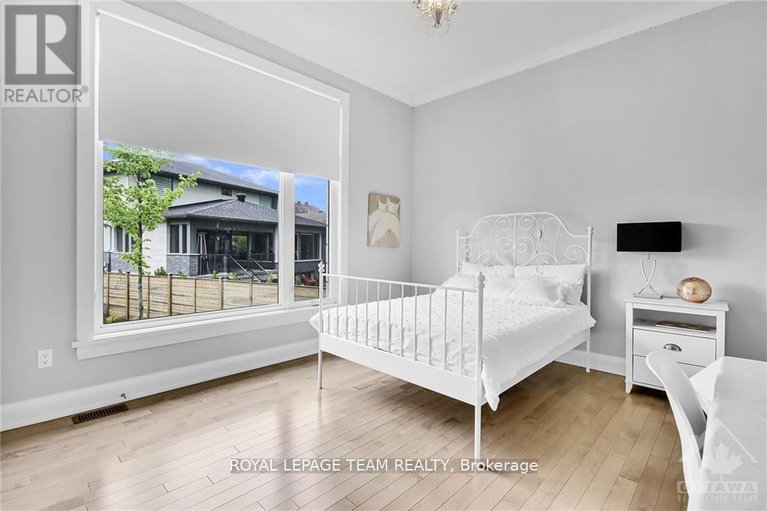 28424463/525-leimerk-court/manotick-village-manotick-estates/ottawa/ontario/K4M0B2_16