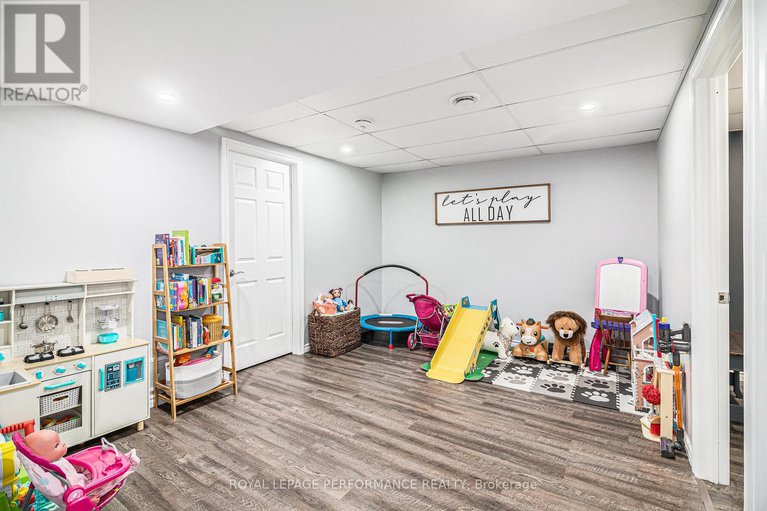 28804452/66-front-street/finch/north-stormont/ontario/K0C1K0_24