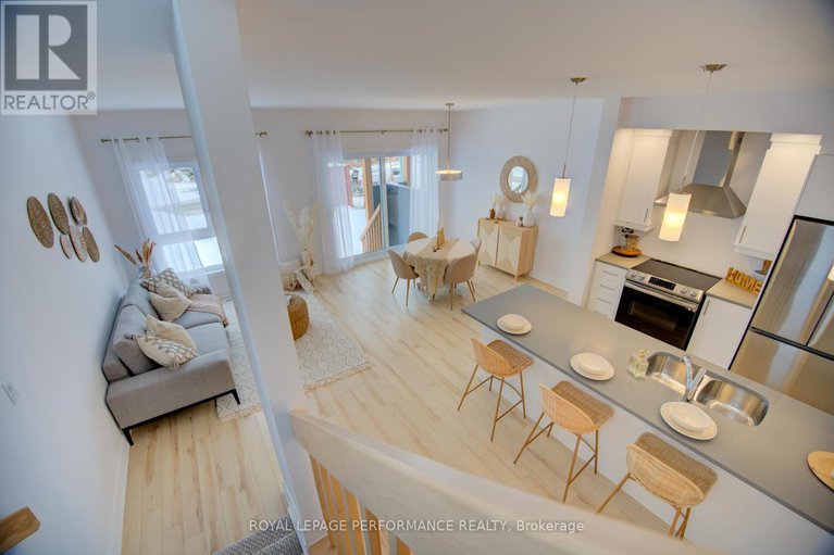 29255059/2521-gray-crescent/town-of-rockland/clarence-rockland/ontario/K4K0H3_25