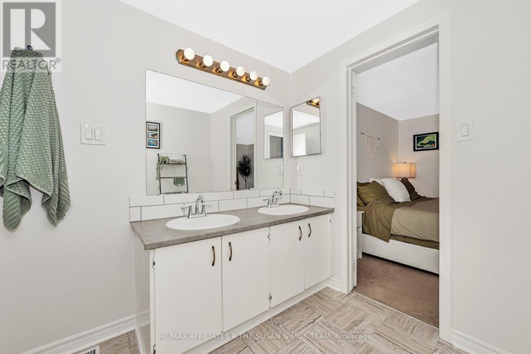 28555719/46-stokes-crescent/glencairnhazeldean/ottawa/ontario/K2L2Z4_27