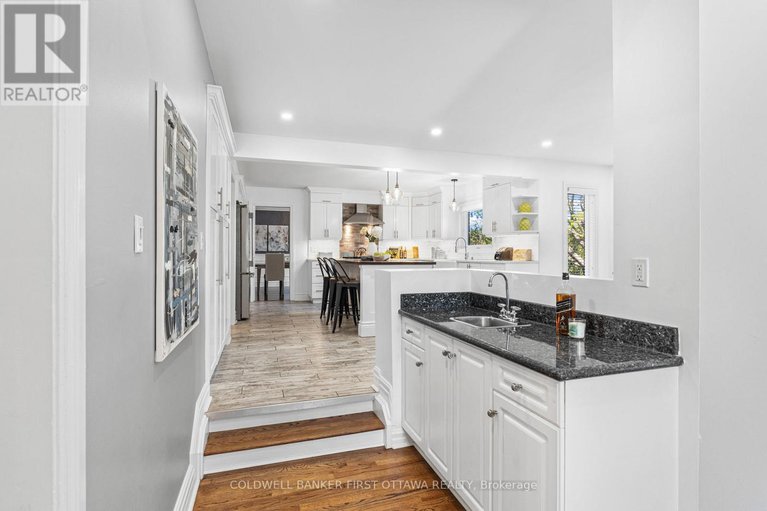 28399628/1379-potter-drive/manotick-village-manotick-estates/ottawa/ontario/K4M1C3_18