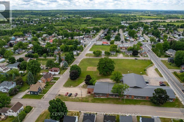 28505414/424-moore-street/renfrew/renfrew/ontario/K7V1L9_3