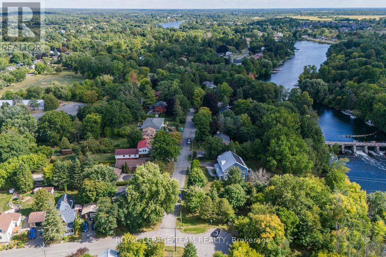 28819009/5515-millview-street/manotick-long-island-nicholls-island/ottawa/ontario/K4M1J3_28