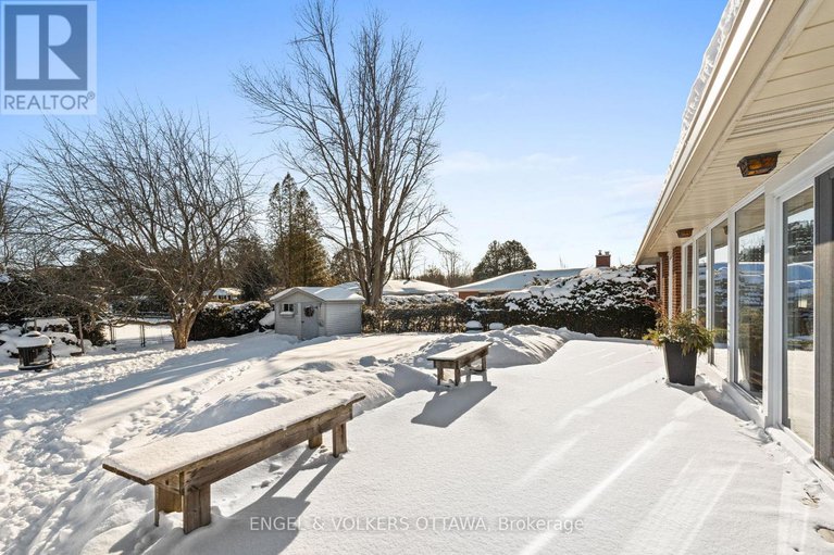 29309031/1304-fairway-drive/manotick-south-to-roger-stevens/ottawa/ontario/K4M1B3_43