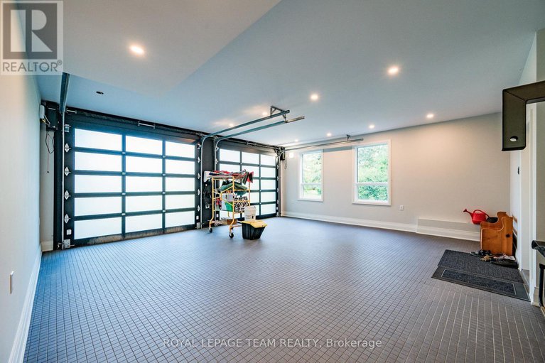 28864114/2318-summerside-drive/manotick-east-to-manotick-station/ottawa/ontario/K4M1B4_45