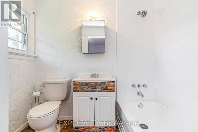28575095/829-borthwick-avenue/castle-heightsrideau-high/ottawa/ontario/K1K2M7_17