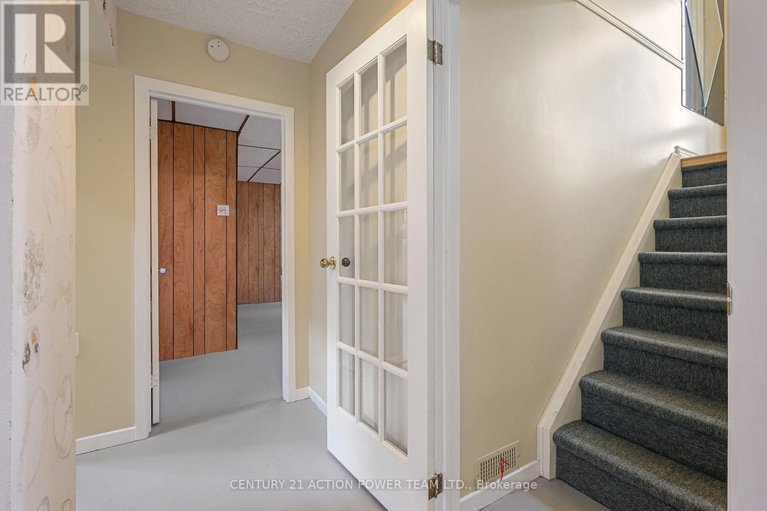 29647357/1535-st-georges-street/bilberry-creekqueenswood-heights/ottawa/ontario/K1E1R1_35