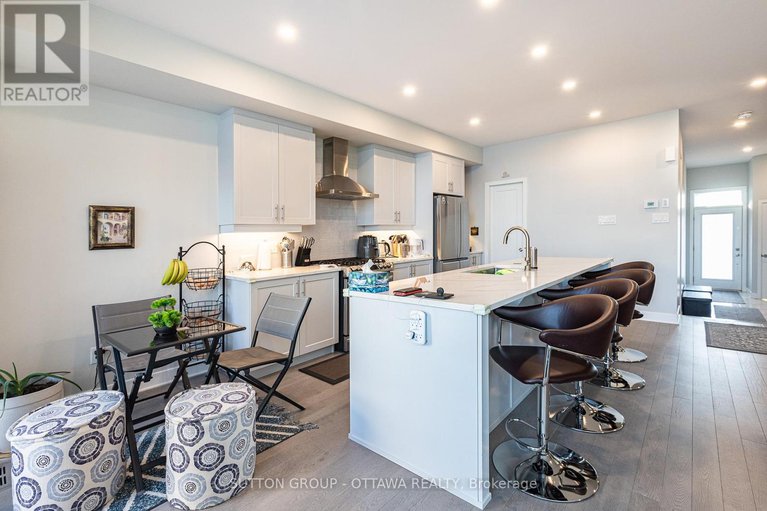 28530479/214-big-dipper-street/riverside-southgloucester-glen/ottawa/ontario/K4M0K5_20