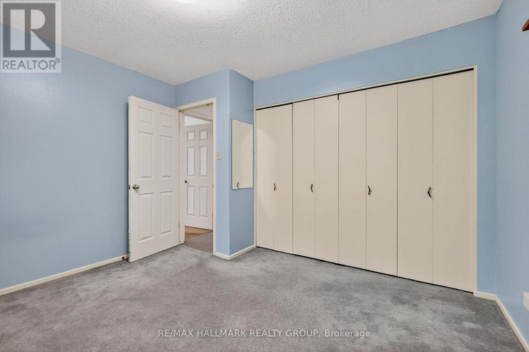 29038840/1415-plumber-avenue/carson-grove/ottawa/ontario/K1K4B2_30