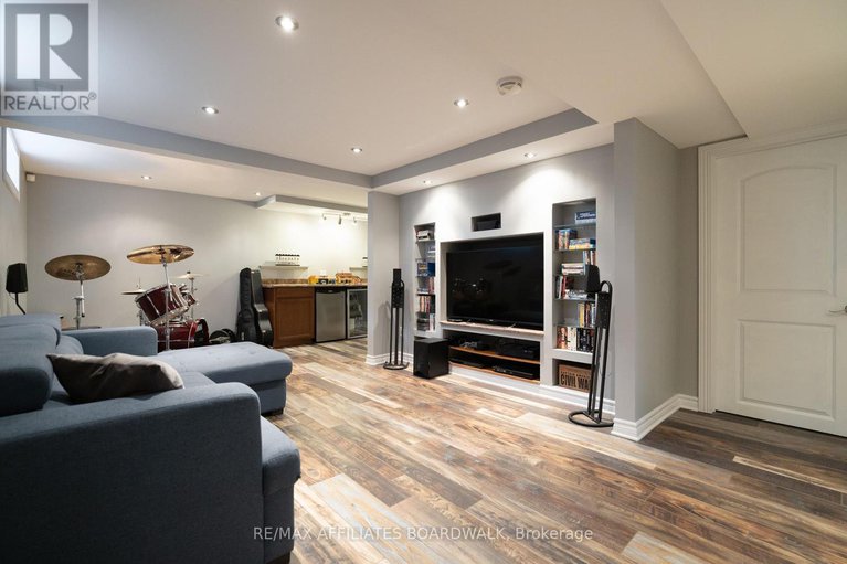 28246634/38-nestow-drive-nw/tanglewood/ottawa/ontario/K2G3X8_28