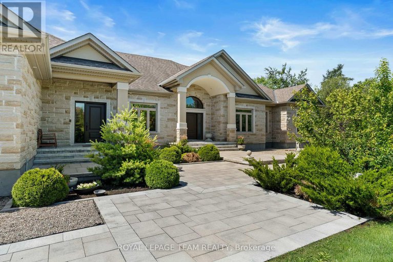 28424462/5987-knights-drive/manotick-east-to-manotick-station/ottawa/ontario/K4M0A2_2