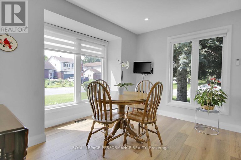 28599541/6343-viseneau-drive/chateauneuf/ottawa/ontario/K1C2G8_9