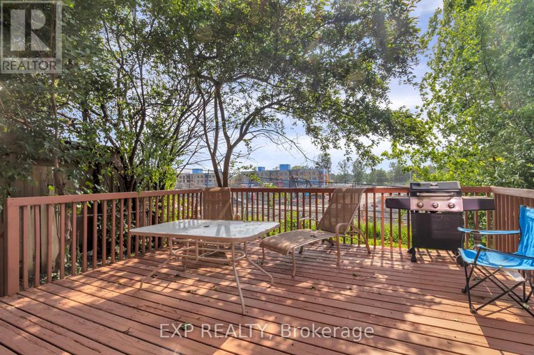 28458465/12-bayside-private/mooneys-bayriverside-park/ottawa/ontario/K1V9R3_27