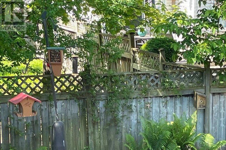 29326817/130-springcreek-crescent/bridlewood/ottawa/ontario/K2M2M1_32