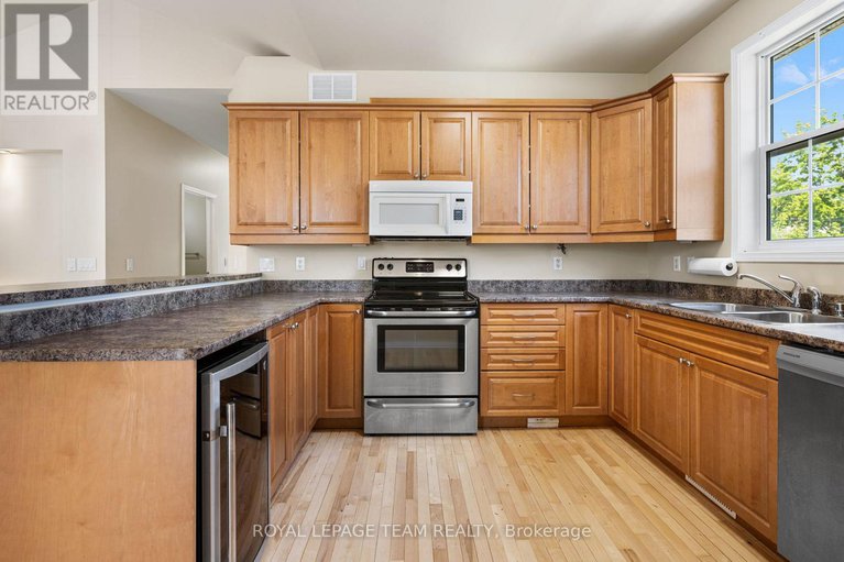 28382837/2911-ahearn-avenue/britannia/ottawa/ontario/K2B7A1_9