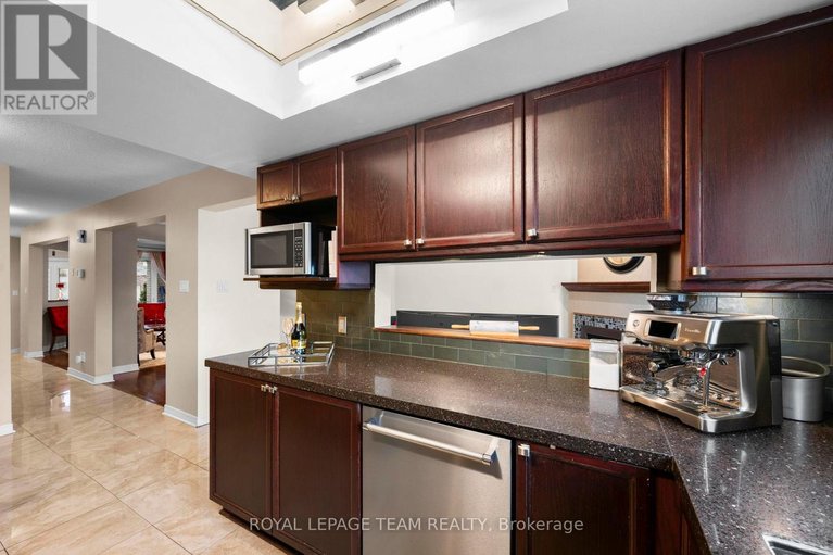 29614827/152-hunterswood-crescent/hunt-club-park/ottawa/ontario/K1G5W1_16