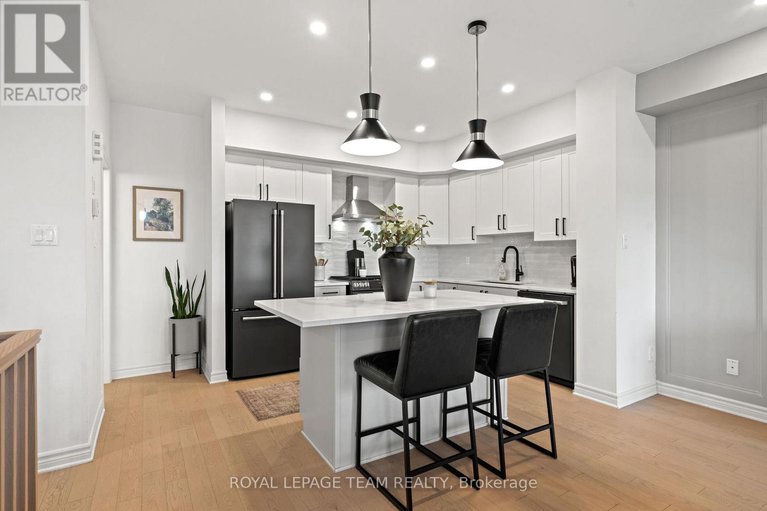 29015602/14-verglas-lane/mer-bleuebradley-estatesanderson-park/ottawa/ontario/K1W0P5_7