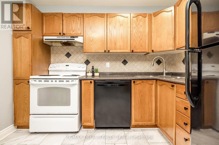 28905384/1540-briarfield-crescent/fallingbrookridgemount/ottawa/ontario/K4A1Z9_8