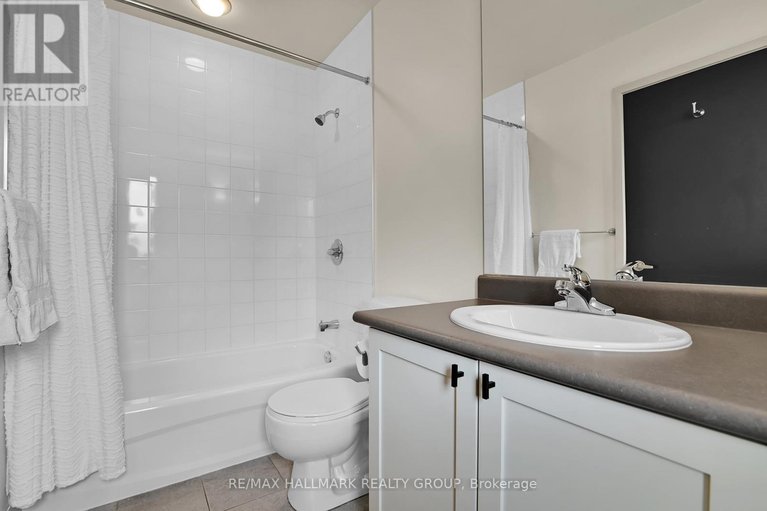29674266/481-melbourne-avenue/mckellarhighland/ottawa/ontario/K2A1W4_22