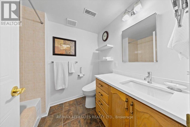 28528939/1244-foxborough-private-e/beaconwood/ottawa/ontario/K1J1E2_34