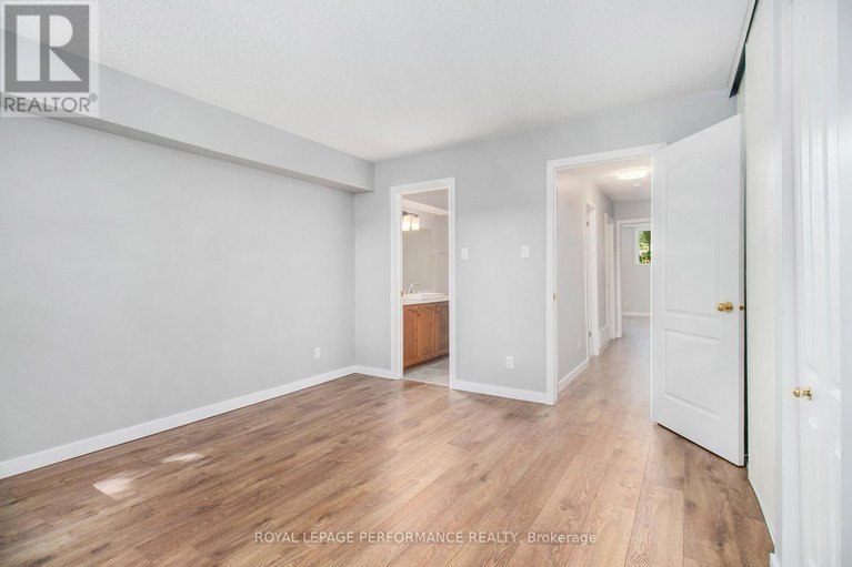 28638176/1673-locksley-lane/beaconwood/ottawa/ontario/K1J1B6_28