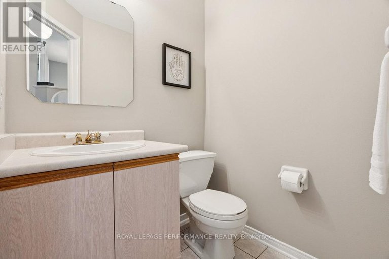 28591914/1869-hennessy-crescent/fallingbrookgardenway-south/ottawa/ontario/K4A3X8_6
