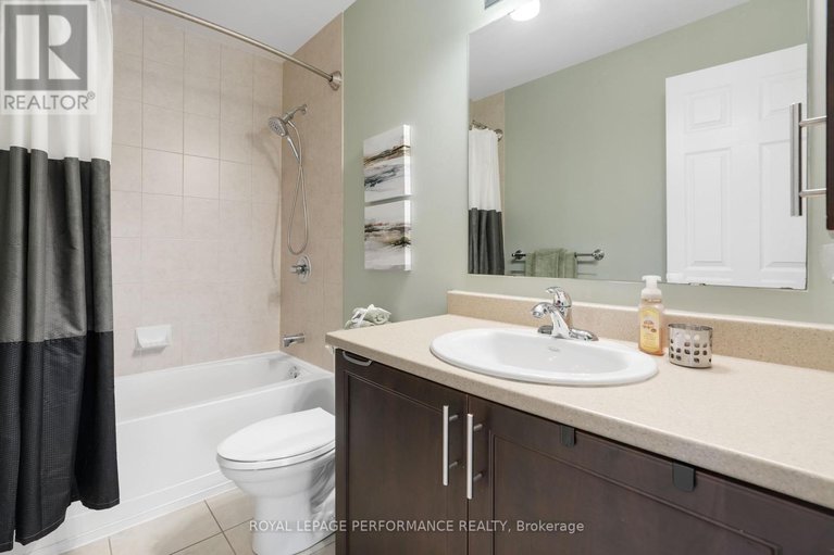 28987499/243-silvermoon-crescent/avalon-east/ottawa/ontario/K4A0P8_31