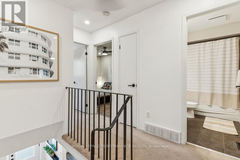 28749249/68-1732-shamandura-lane/orleanssunridge/ottawa/ontario/K1C6Z9_26
