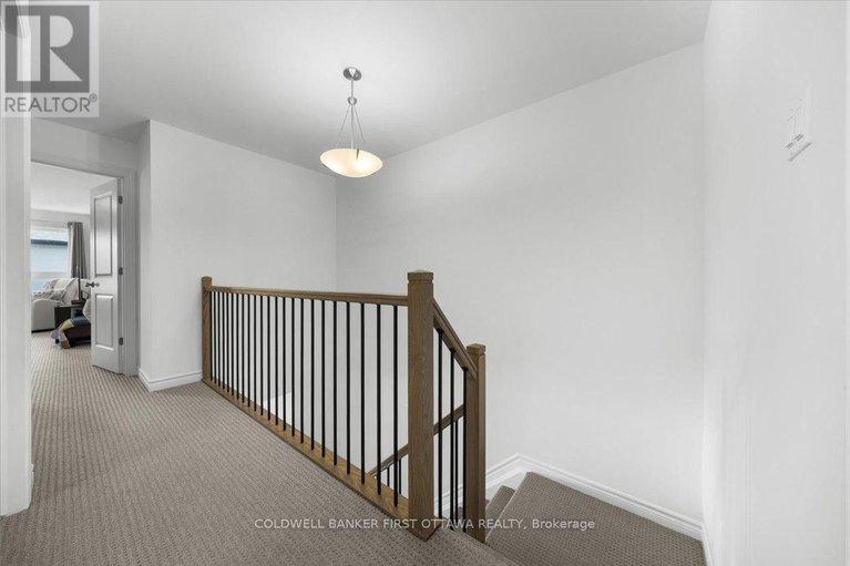 28984522/54-bergschrund-walk/mer-bleuebradley-estatesanderson-park/ottawa/ontario/K1W0P9_18