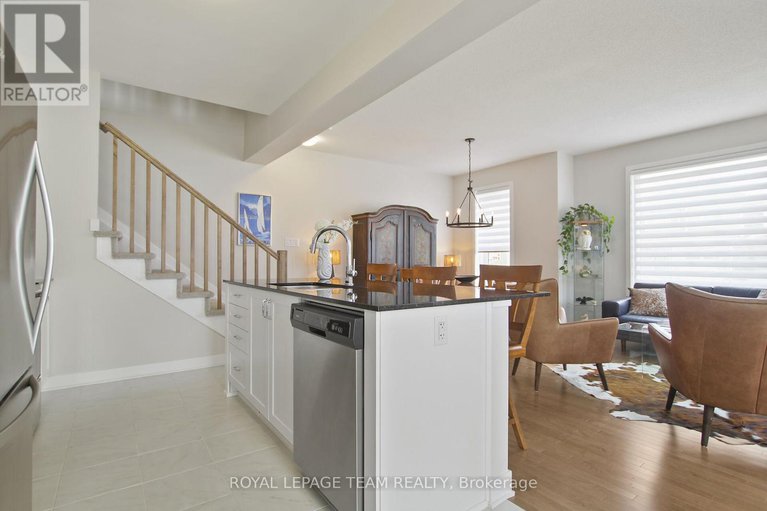 28291753/506-oldenburg-avenue/btwn-franktown-rd-fallowfield-rd/ottawa/ontario/K0A2Z0_9