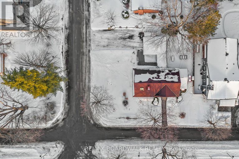 29393366/961-kingsmere-avenue/mckellar-heightsglabar-park/ottawa/ontario/K2A3K3_41